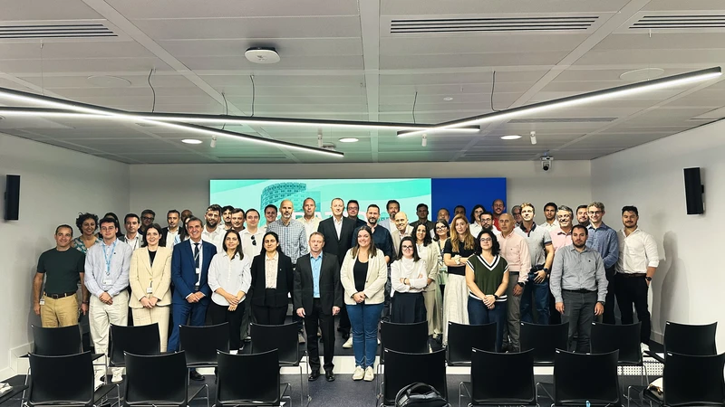 Foto de familia del evento final de SPATIO en Enaire. Foto: Enaire